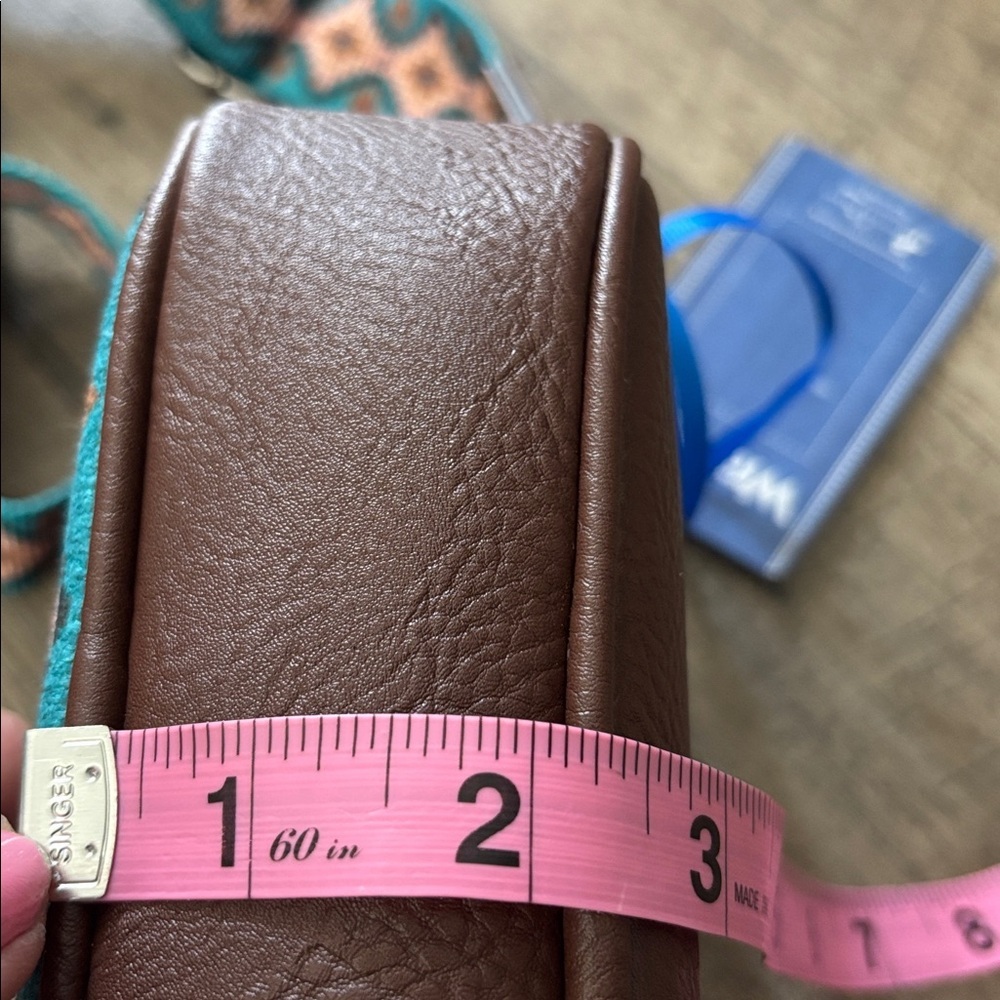 Wrangler Aztec Guitar print strap & accents, vegan leather,1 compartment,zip top - Picture 11 of 12